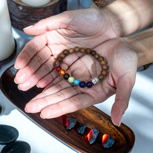 Náramek „Sedm čaker“ – dřevo wenge a Buddha