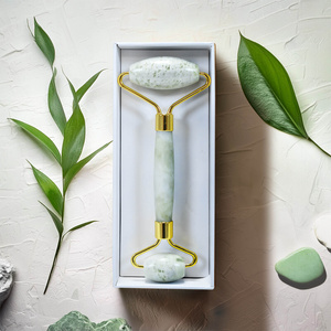 Masážní přístroj na obličej - jadeit