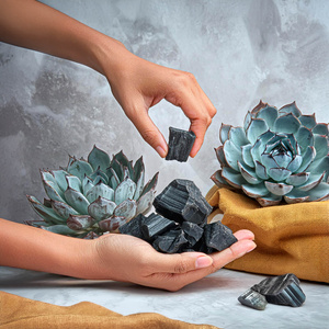 Sada pro kořenovou čakru (Muladhara): čakrový čaj + magický kámen