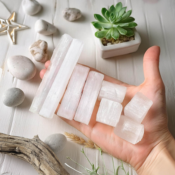 Bílý selenit (neopracovaný kámen) 50 g